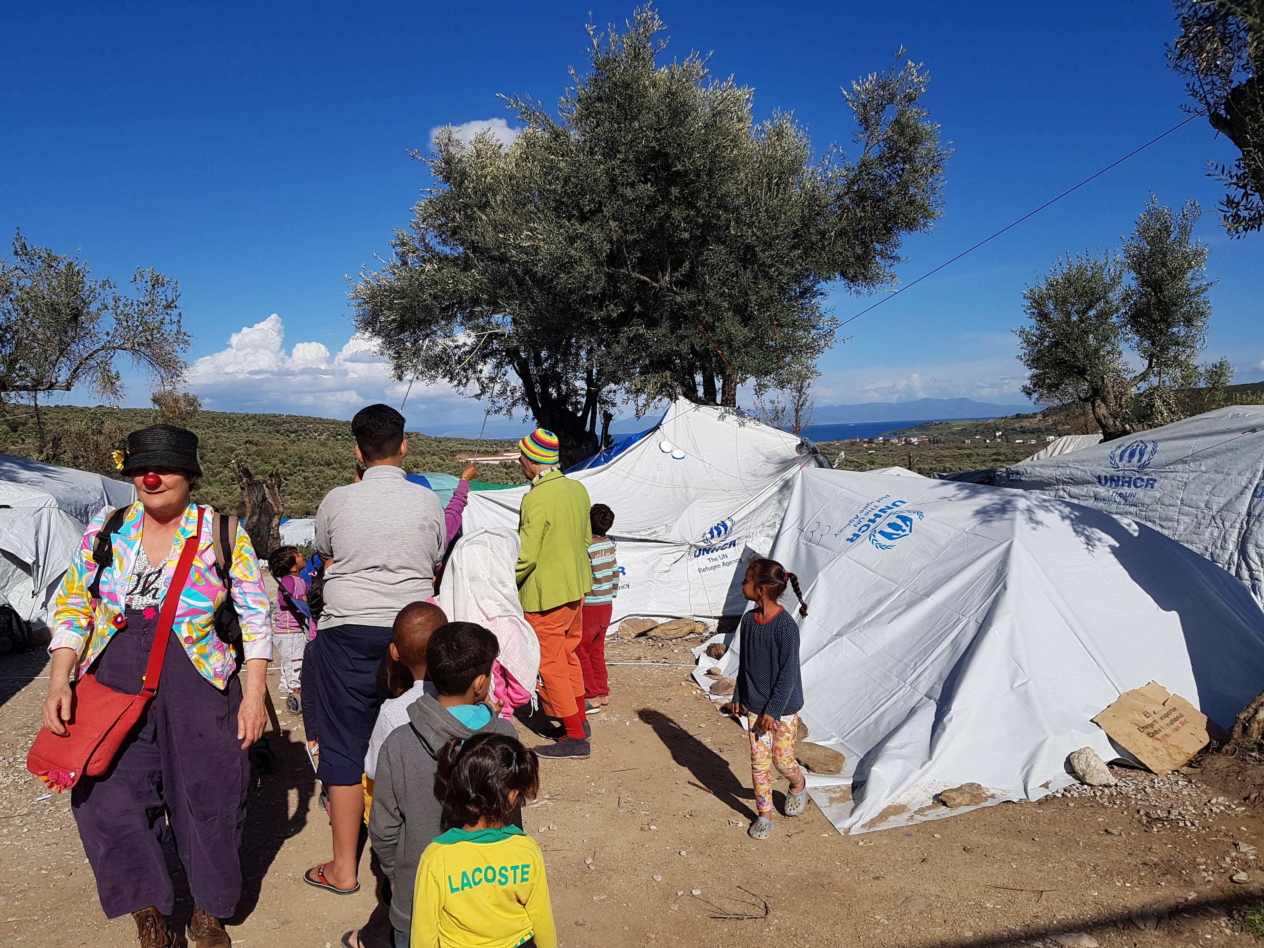 Clown op reis in Lesbos
